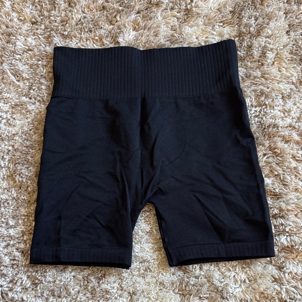 Nikibiki Women's Black Ribbed Bike Shorts‎
